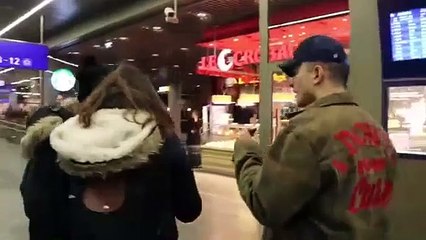 Kizlara Bekaretinizi Kaç Yaşında Kaybettiniz Diye Sormak