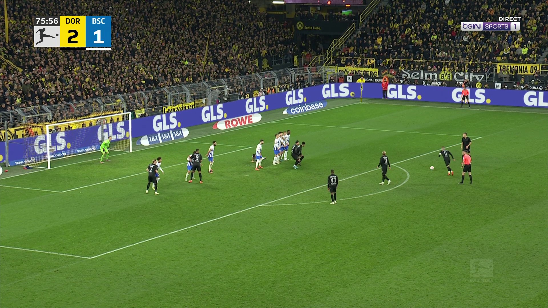 Bundesliga : Marco Reus marque un coup franc parfait