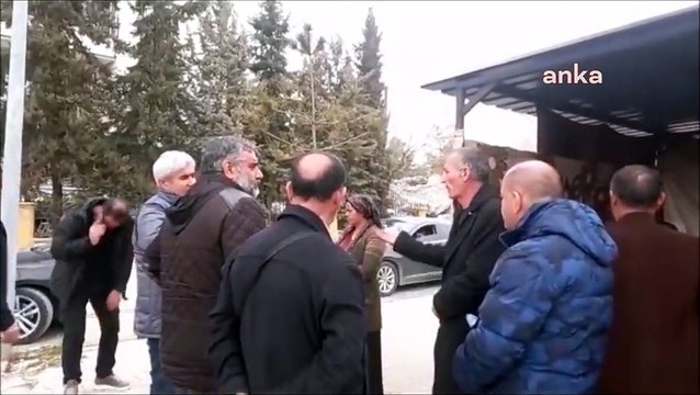 Adıyamanlı depremzede isyan etti: 'Herkese bit girmiş, 10 gündür banyo yapmıyoruz. Allah korkusu yok mu? Bir su gelsin bize'