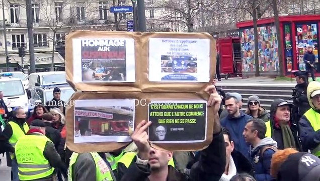 Gilets jaunes Black Lines : Vous gouvernez trop près du bord. Paris/France - 18 Février 2023