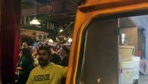 Los aficionados de Unicaja cantan el himno tras ganar la Copa del Rey