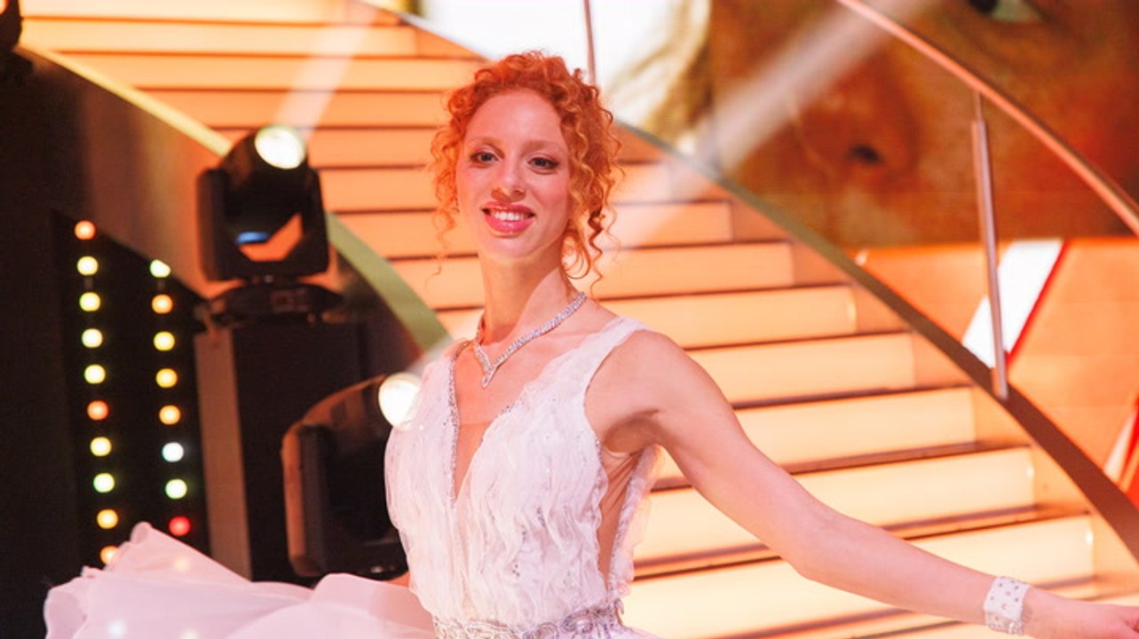 Sexy Schattenspiele: Anna Ermakova zeigt ihre tollen Kurven