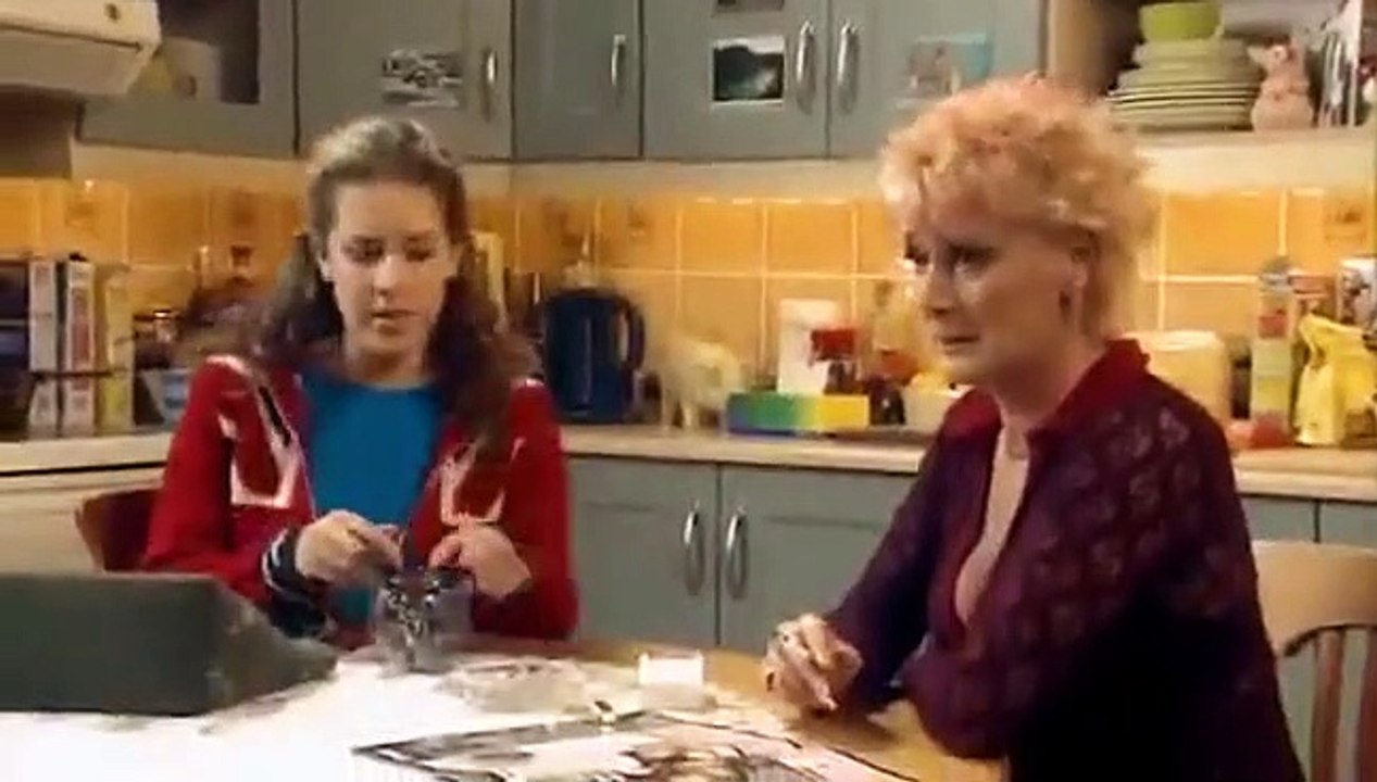 Two Pints of Lager and a Packet of Crisps - Se2 - Ep05 - Crusty Curtains HD Watch