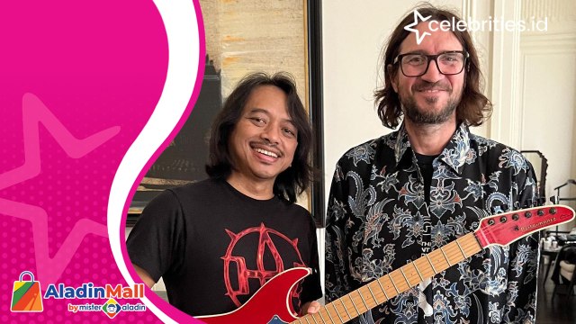 Intip Kedekatan Dewa Budjana dan Gitaris Band Red Hot Chili Peppers, Makan Bersama hingga Berikan Baju Batik