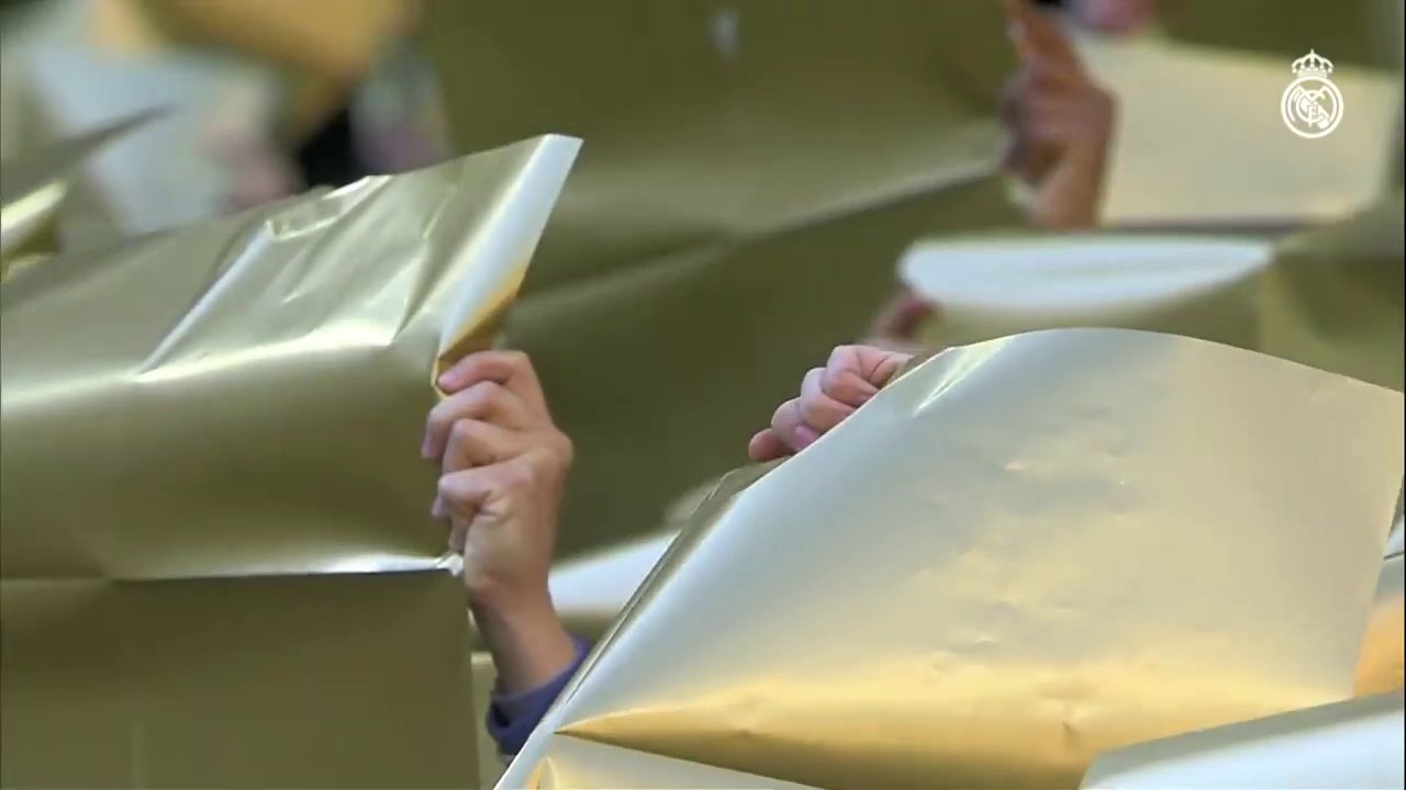 Cristiano Ronaldo offers his fourth Ballon d'Or to the Bernabéu!