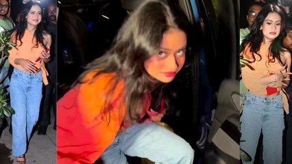 Nysa Devgn Orange Off Shoulder Top Loose Pant Look Viral,Samiksha Pednekar Birthday Party में पहुंची