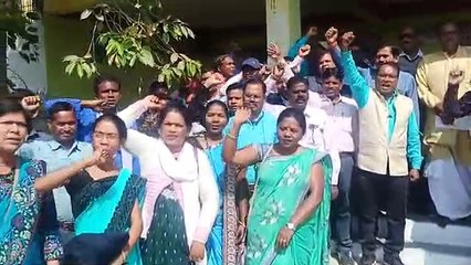 पेंशन नहीं तो वोट नहीं के नारों के साथ मंडला विधायक का घेराव