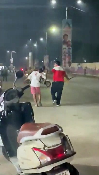 Viral Video : சிறுமியின் தலைமுடியை பிடித்த தரதரவென இழுத்துச்சென்ற நபர்!