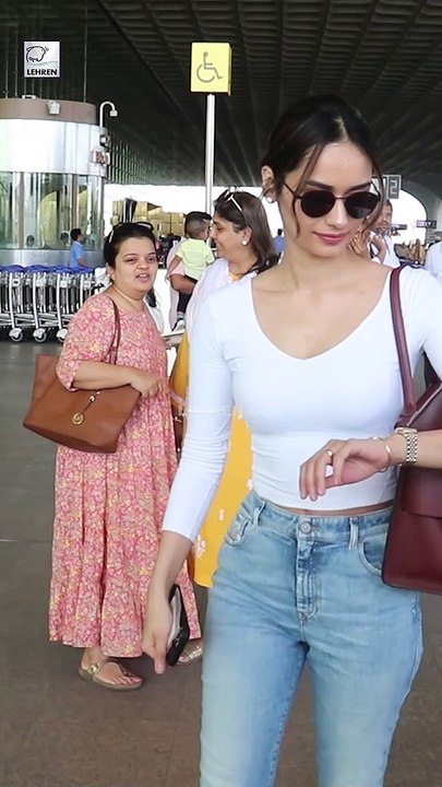 Manushi Chhillar का White Outfit में Super Cool अंदाज़