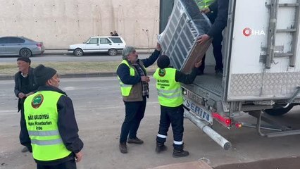 Ağrılı iş insanı depremzedeler için kolları sıvadı