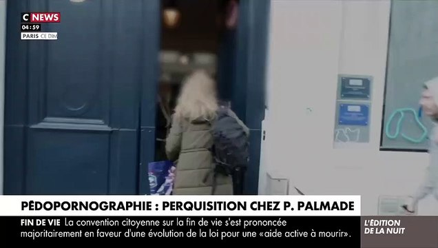 Pierre Palmade - La vidéo des enquêteurs sortant hier soir du domicile parisien de l'humoriste après une perquisition à la recherche d'images pédopornographiques