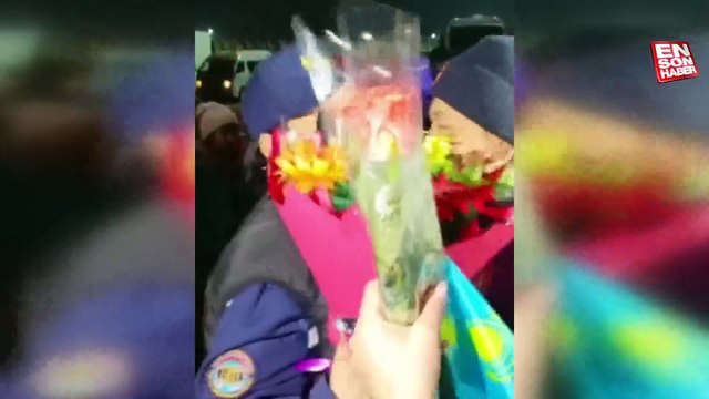 Kazakistan kurtarma ekibi, Astana'da bayraklarla karşılandı