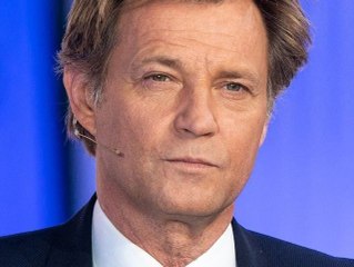 Laurent Delahousse : en pleine interview sur le plateau de "20h30, le dimanche", son invité Hugh Jackman se jette sur une tarte tatin