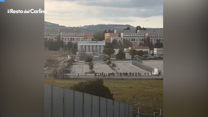 Ancona Olbia, scontri tra tifosi allo stadio: volano cinghiate e sberle