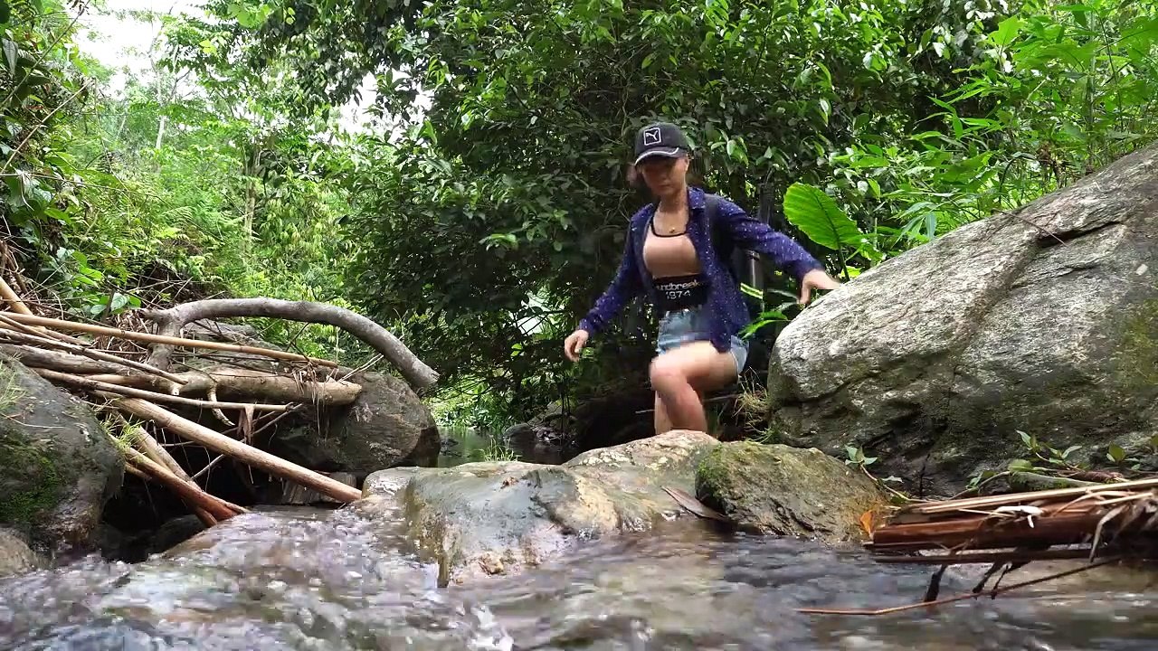 Free Bushcraft Camp - Solo Camping in the Forest, Grilled Fish | OFF ...