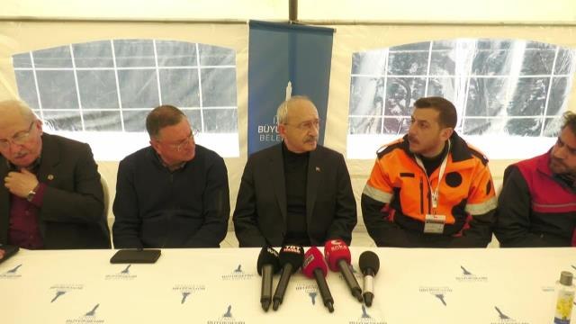 Kılıçdaroğlu, Hatay'da İzmir Büyükşehir Belediyesi Koordinasyon Merkezi'nde: Afeti El Birliği ile Aşmak Zorundayız. Sorunları Aştığımız Zaman Sosyal...