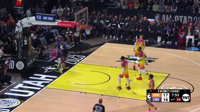 Off the glass! LeBron slams home via insane All-Star tee-up