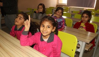 BURDUR'DA DEPREMZEDE ÖĞRENCİLER DERSBAŞI YAPTI