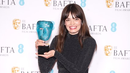 Voici - Coup de théâtre ! Emma Mackey (Sex Education) annonce son départ de la série