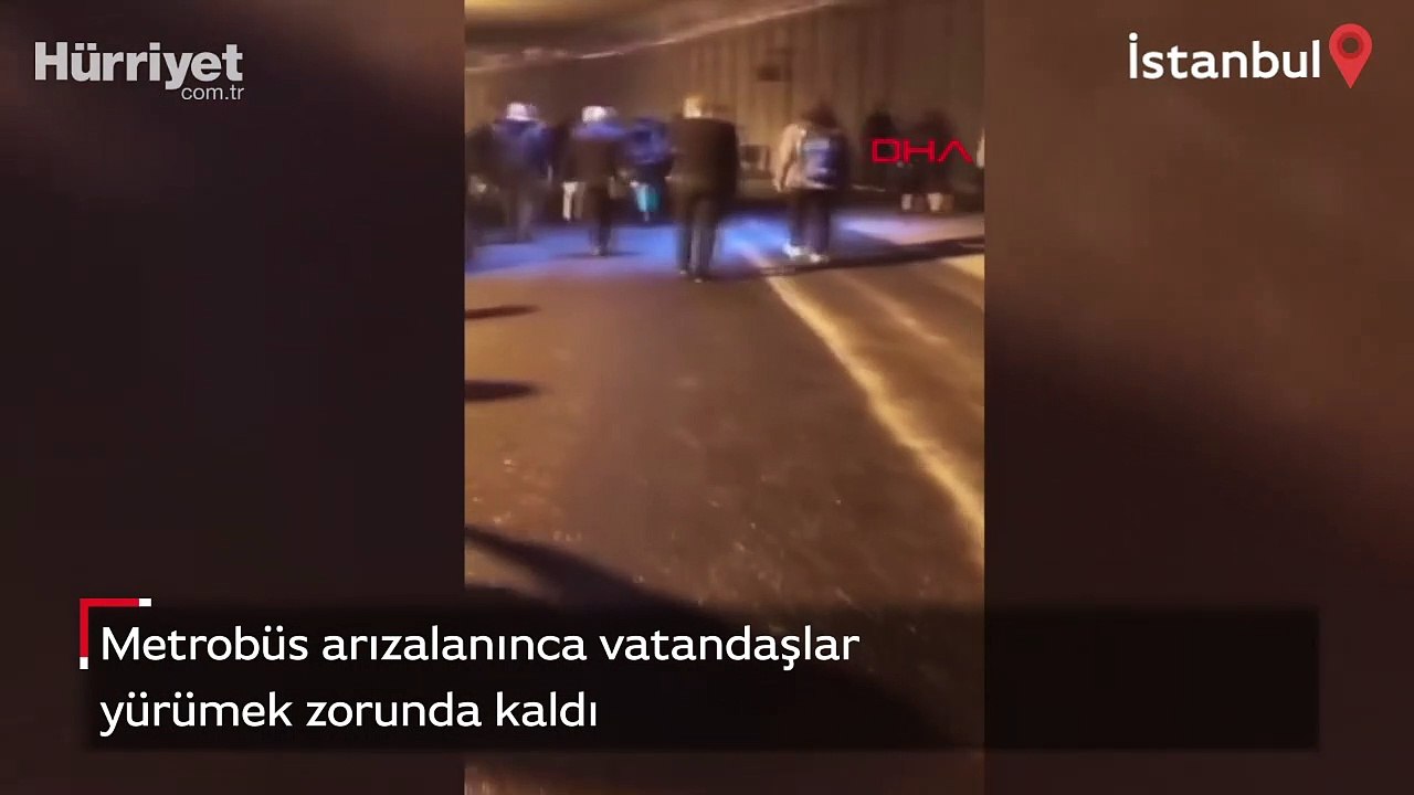 Metrobüs arızalandı... Vatandaşlar yürümek zorunda kaldı