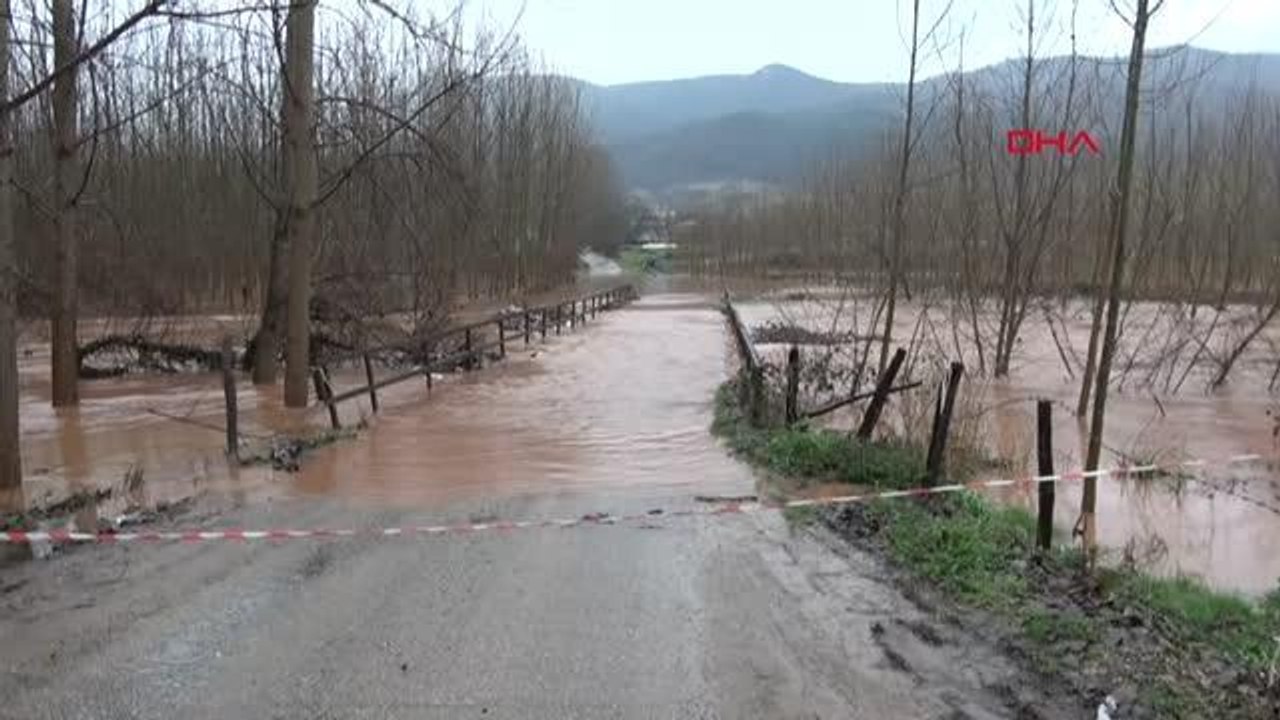 BARTIN'DA SAĞANAK YAĞIŞ; 2 KÖYE ULAŞIM SAĞLAYAN KÖPRÜ KAPANDI