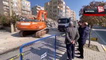 Şanlıurfa'da depremde yıkılan boş binaların enkazı kaldırılıyor