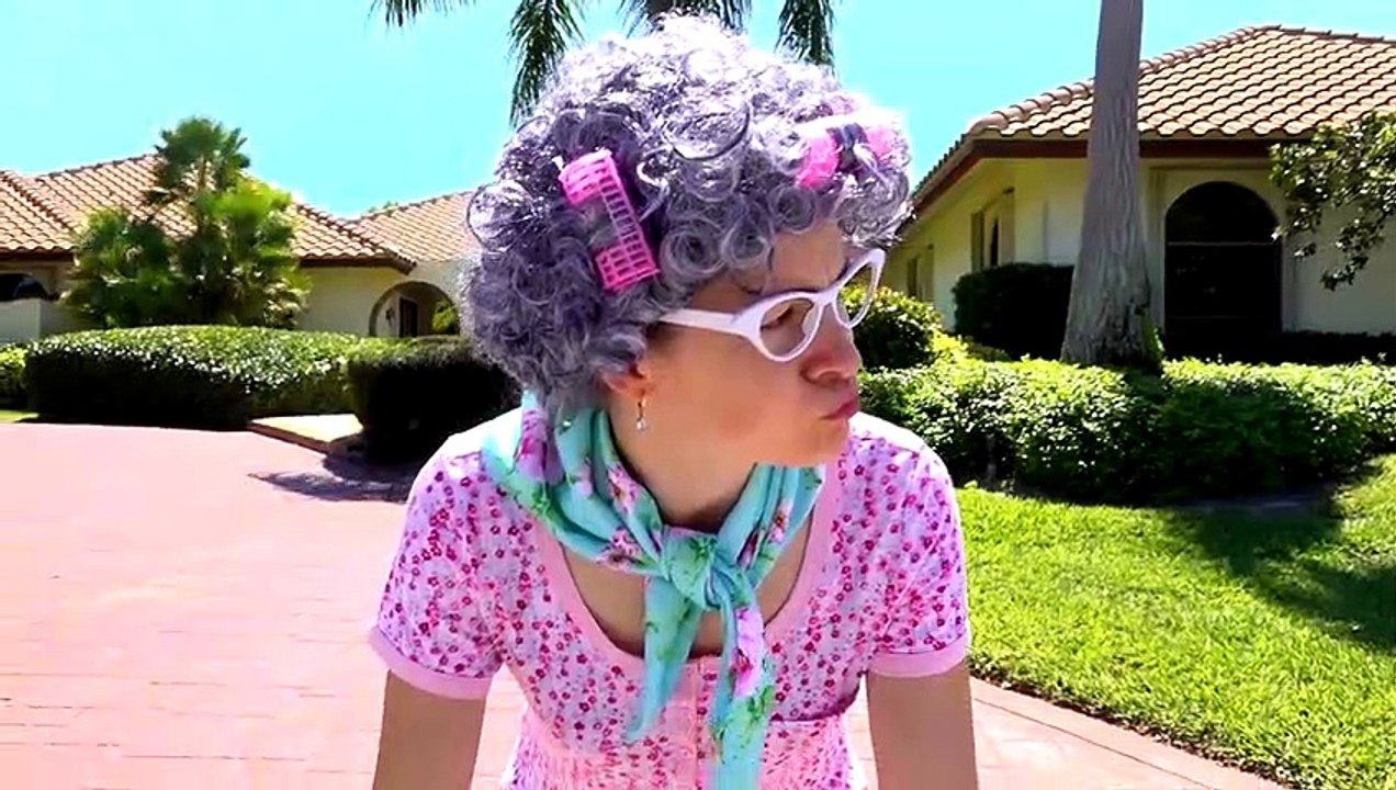 Diana and Roma practice safe driving and learn the rules of the road    Kids Play Police Compilation