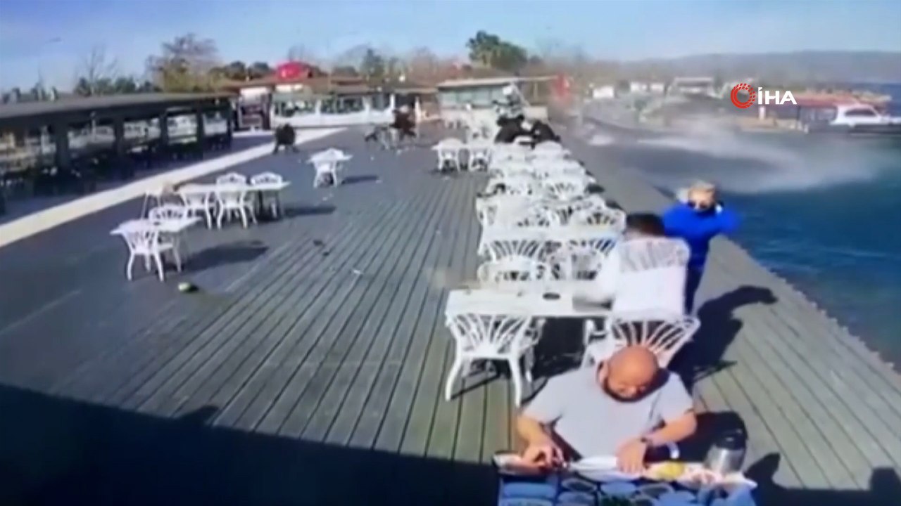 Göl kenarında korku dolu anlar: Rüzgar ortalığı birbirine kattı