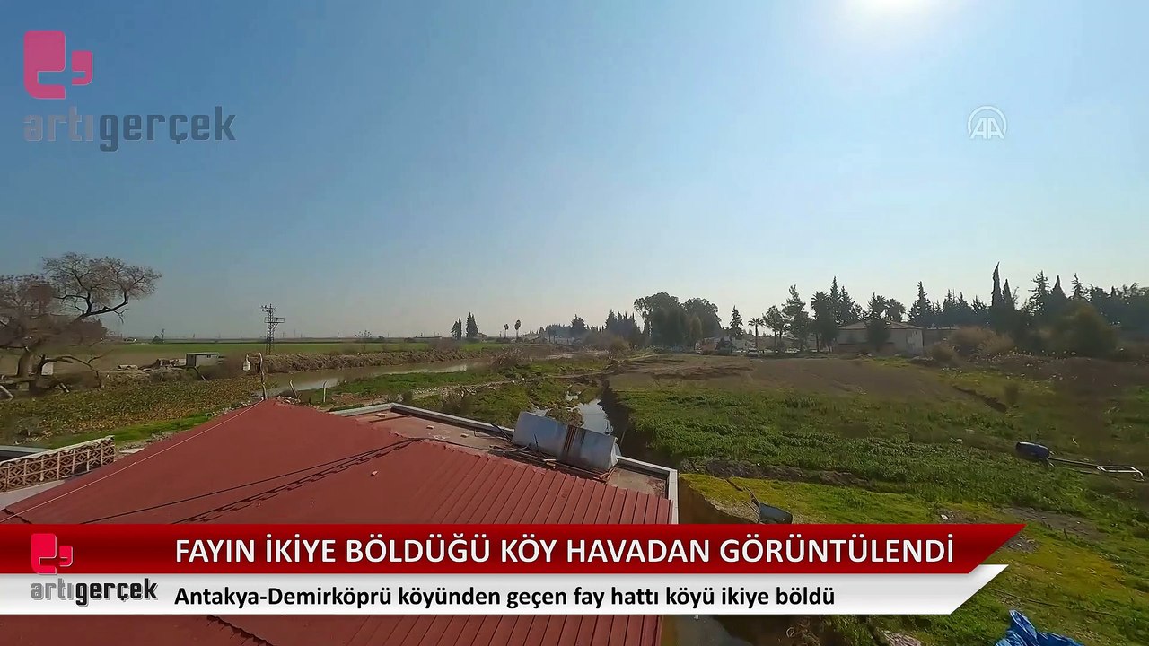 Demirköprü köyünden geçen fay hattının köyü ikiye bölmesi havadan görüntülendi