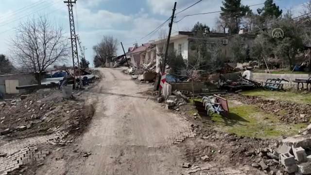 55 haneli köyde, sadece 3 ev ayakta kalabildi