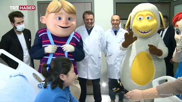 TRT Genel Müdürü Sobacı ve TRT Çocuk’un sevilen kahramanlarından afetzede çocuklara ziyaret