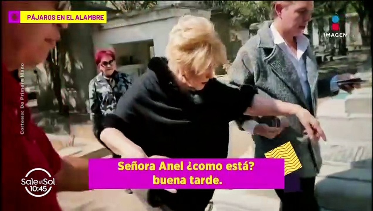 ¡Anel visita tumba de José José por su cumpleañ...