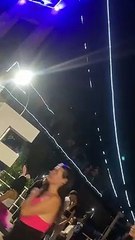 Ponte pedonal desaba durante passagem de 100 pessoas no Brasil