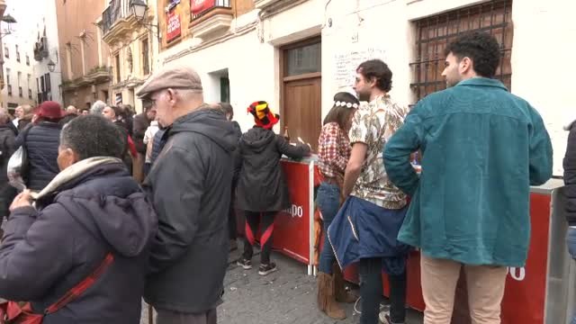Las calles se llenan de disfraces el lunes de Carnaval