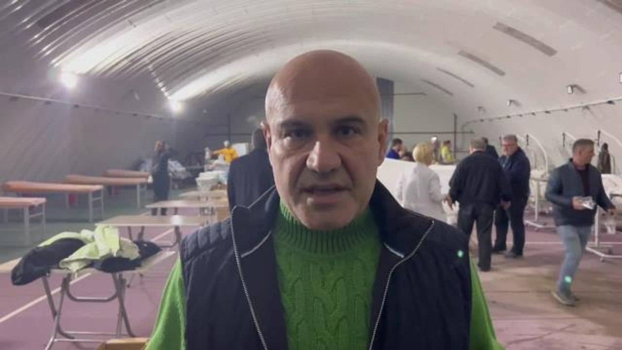 İyi Partili Turhan Çömez: "İskenderun'da Bilfen Koleji'nin Yanında Kurulmuş Bir Sahra Hastanesi Bu Geceden İtibaren Hasta Bakmaya Hazırız"