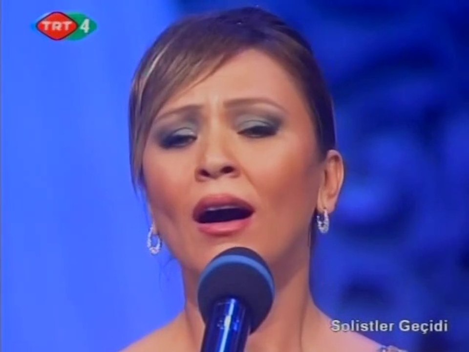 Nazlı Kanaat / Her mevsim içimden gelir geçersin