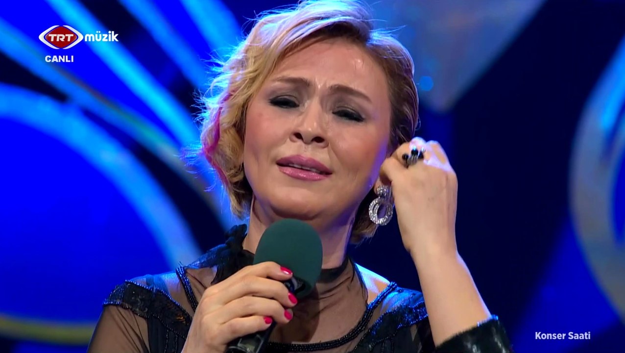 Nazlı Kanaat / Yalancıdır hep aynalar