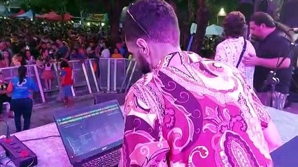 Lotação no Polo do Benfica com DJ Adrian Brasil animando a folia 🎉