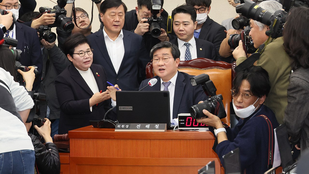 '노란봉투법' 국회 환경노동위 통과...野 단독 표결 / YTN