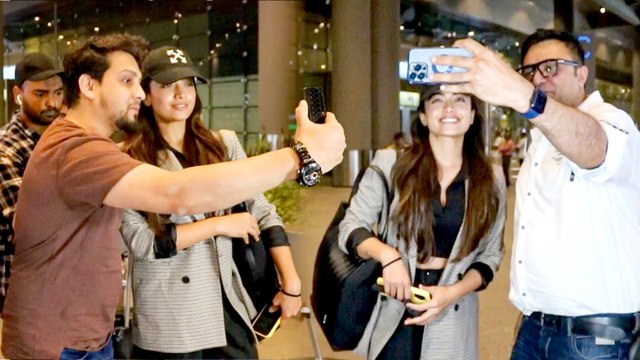 एयरपोर्ट पर रश्मिका मंदाना का क्यूट अंदाज आया नजर, फैन्स के साथ क्लिक करवाए फोटोज