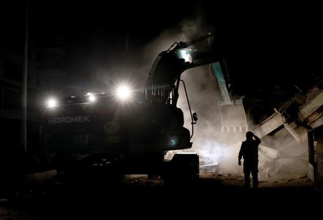 Deprem anı görüntüleri! Hatay deprem anı! Hatay depremi kaç şiddetinde oldu? Hatay depremi kamera kayıtları izle!