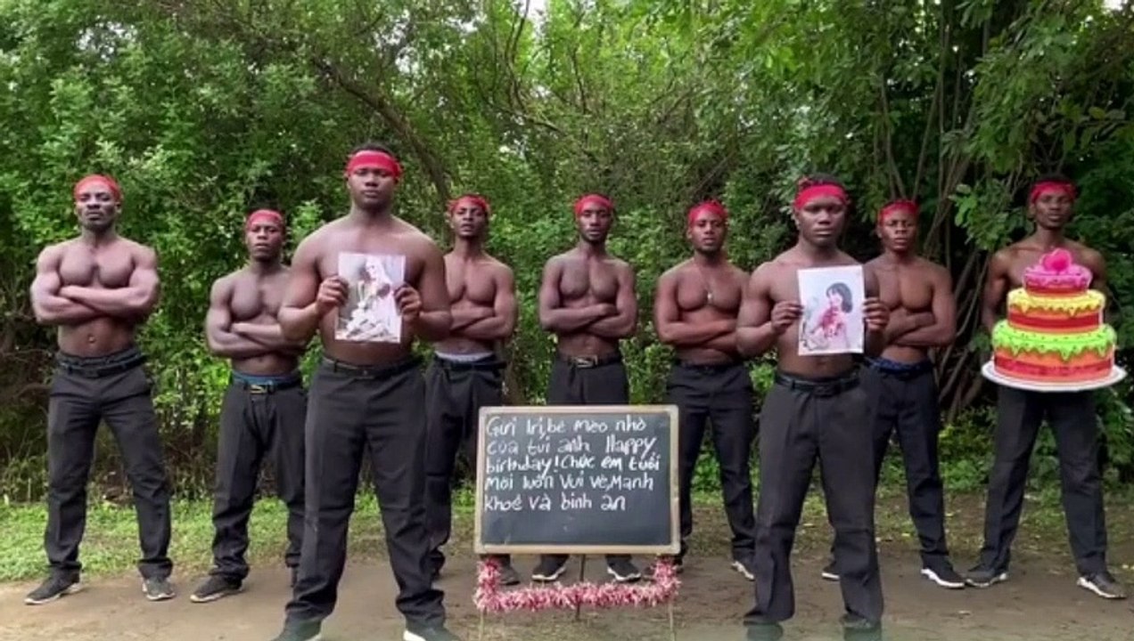 Cô gái thuê 10 anh châu Phi lực lưỡng chúc mừng sinh nhật bạn thân