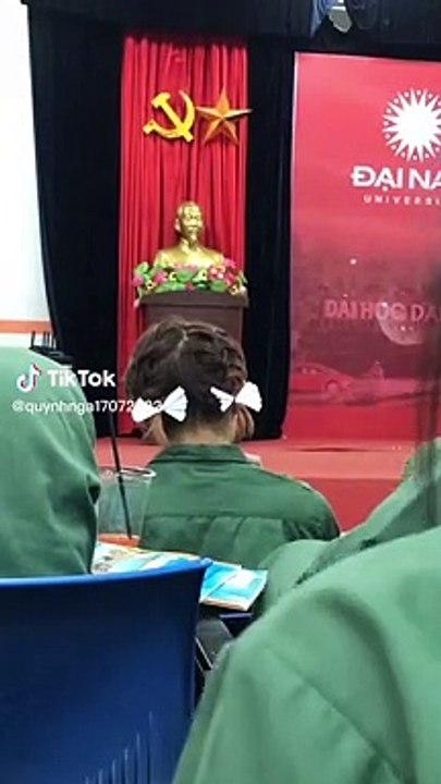 Góc bất ngờ chưa bà già: Từ xa cứ tưởng em nào bím tóc yêu kiều