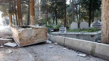 Hatay'da deprem sonrası mezarlar hasar gördü, bazıları yola savruldu