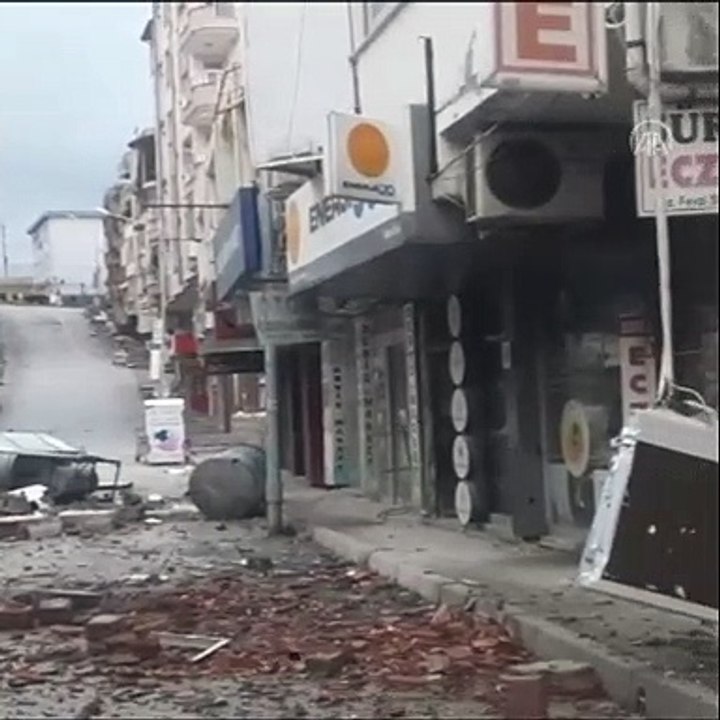 Samandağ'da binalar depremden etkilendi