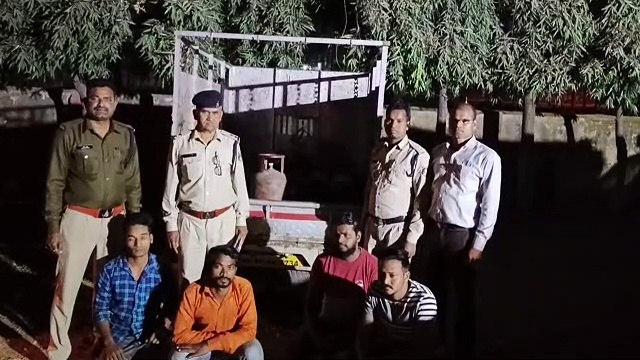 The game of vehicle cutting was going on under the guise of a junk