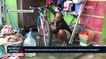 Korban Banjir di Semarang Menggunakan Air Hujan untuk Bersihkan Perabot
