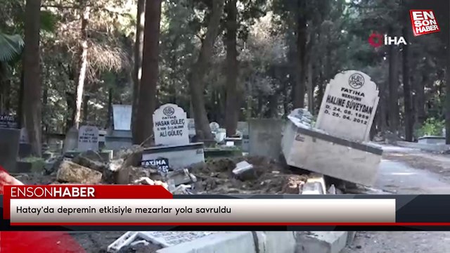 Hatay'da depremin etkisiyle mezarlar yola savruldu