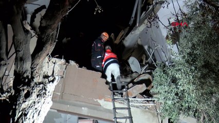 Eşya aldıkları hasarlı bina depremde yıkıldı: 3 ölü