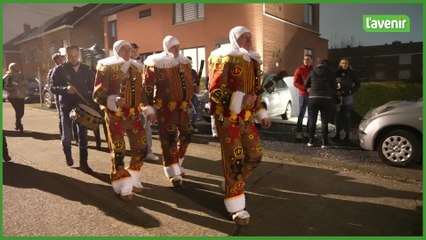 A Binche, au petit matin, c’est l’heure du ramassage